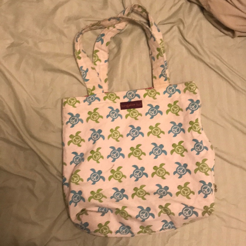 Bungalow 360 sea turtle purse
